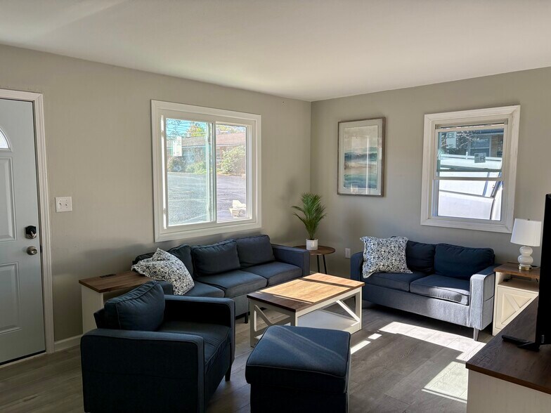 Building Photo - 7560 Mentor Ave