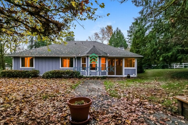 Building Photo - 3 Bed and 2 Bath Stunning Single-family Home is Available for Rent!