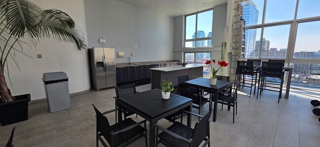 Building Photo - 1221 N Dearborn Pkwy