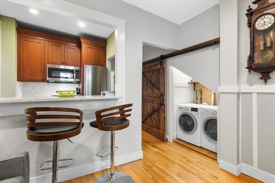 Building Photo - 80 West Cedar St