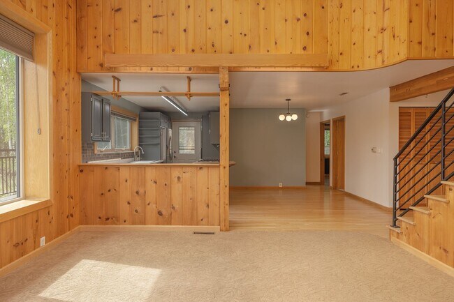 Building Photo - 1499 Golden View Dr