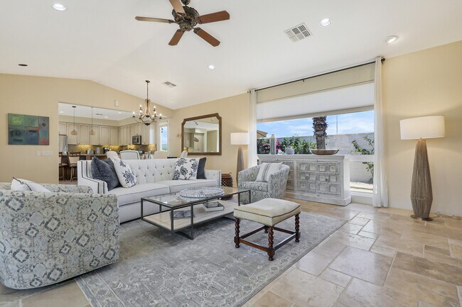 Building Photo - 78825 Vía Ventana