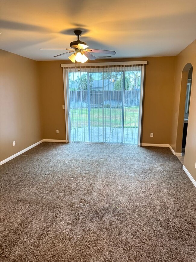 Building Photo - Spacious 4-Bedroom Home in Terra Vista