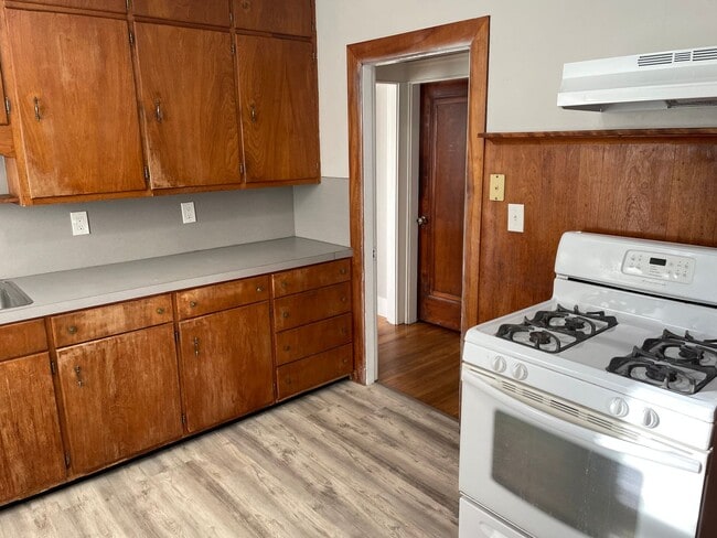 Building Photo - Beautiful Single Family Home For Rent in E...