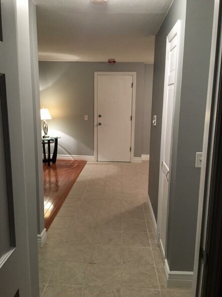 Building Photo - 5 Turnpike Rd