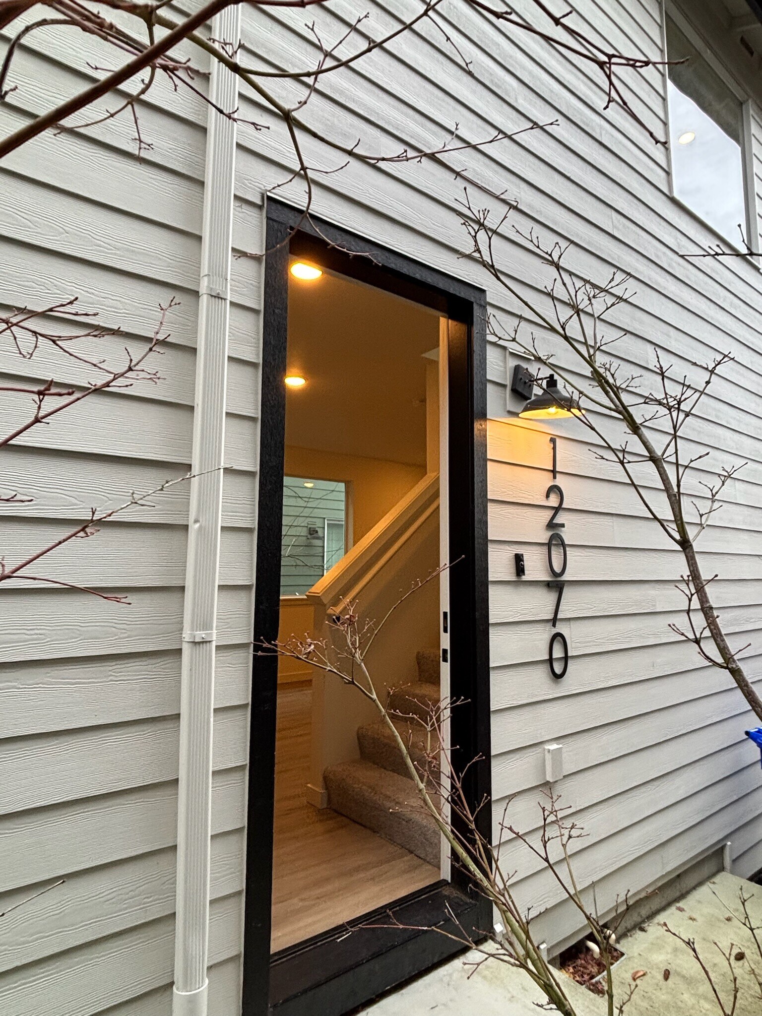 Building Photo - 12070 SE Pine St