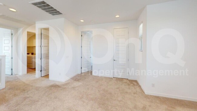 Building Photo - 9131 W Glenrosa Ave