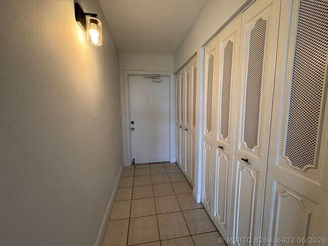 Building Photo - 4570 NW 18th Ave