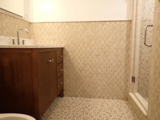 Building Photo - 207 Carlton Ave