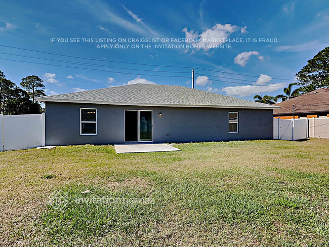 Building Photo - 549 NW Floresta Dr