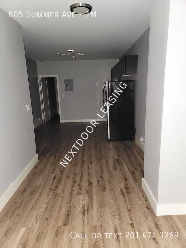 Building Photo - 805 Summer Ave