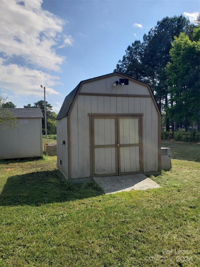 Building Photo - 9055 Unity Church Rd