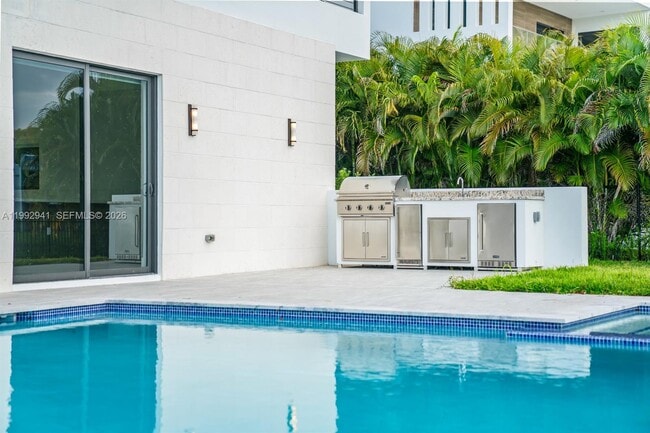 Building Photo - 16680 Botaniko Dr N