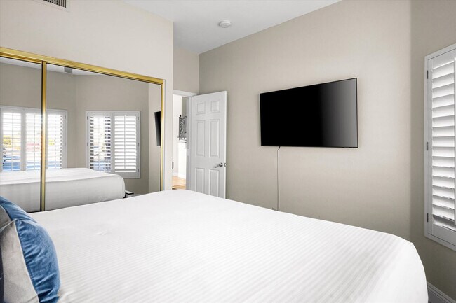 Building Photo - 5604 E Beverly Ln