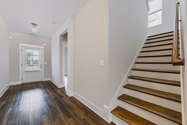 Building Photo - 213 Snapdragon Dr