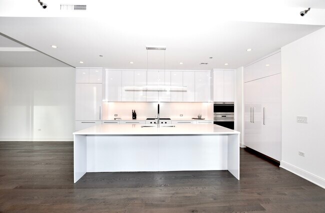 Building Photo - 60 E Randolph St