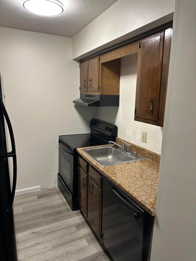Building Photo - 451 Westwood Dr