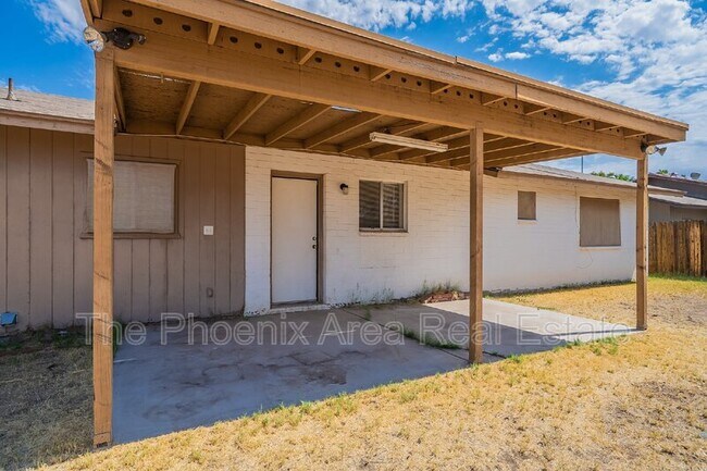 Building Photo - 3109 E Pueblo Ave