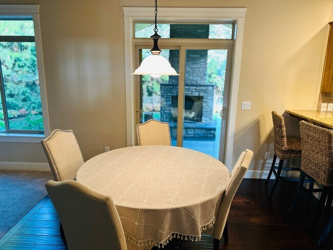 Building Photo - Beautiful Custom Felida Home