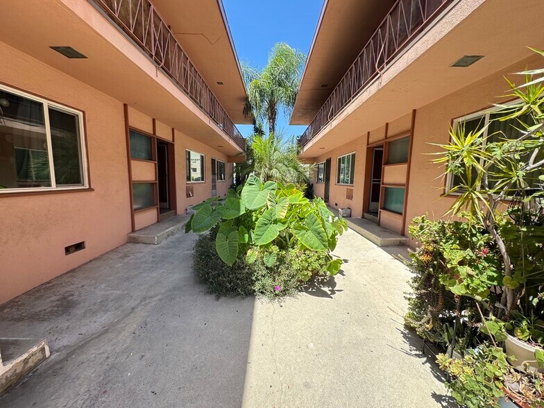 Building Photo - 1742 S Robertson Blvd