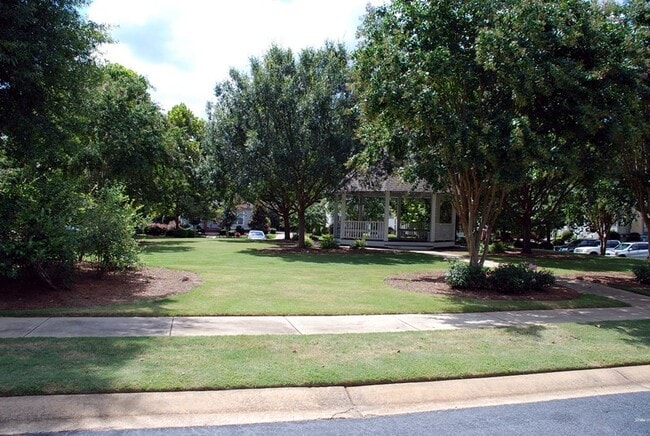 Building Photo - 125 Denham Square