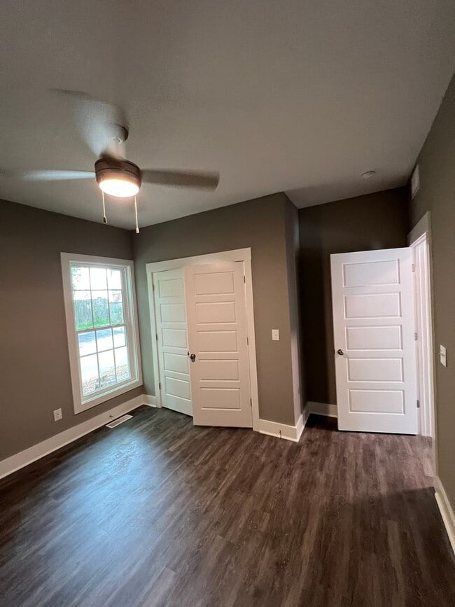 Building Photo - 1327 Park St