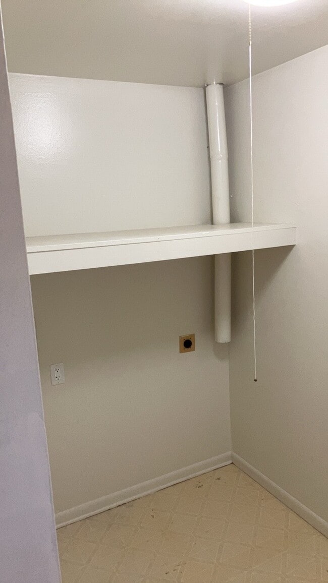 Building Photo - 970 W Alkaline Springs Rd