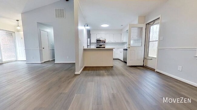 Building Photo - 3004 Bardwell Rd