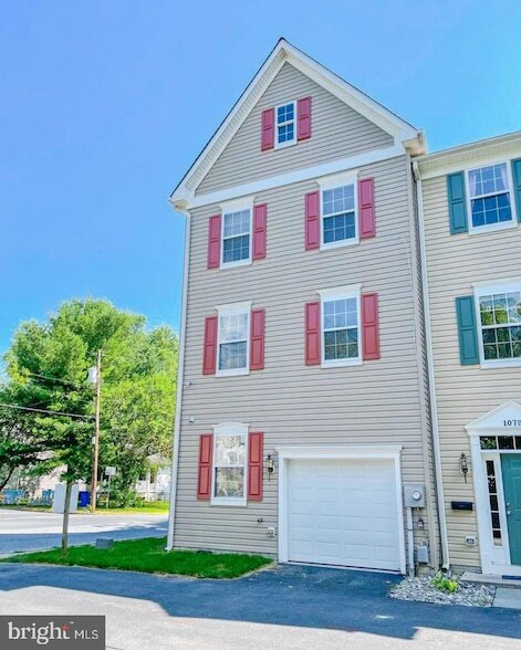 Building Photo - 107 Burck St