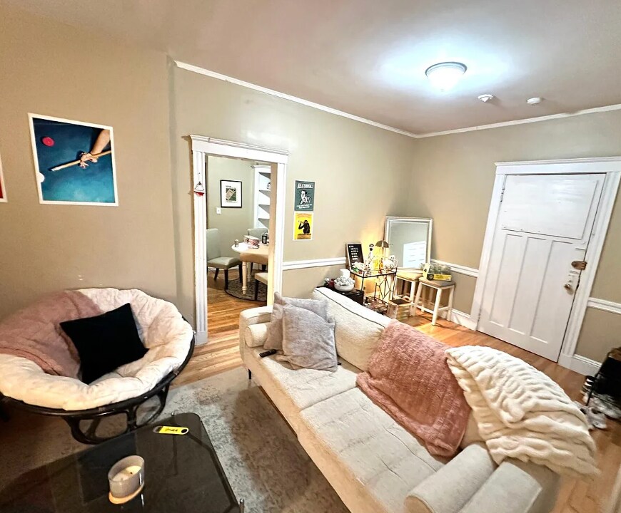 Building Photo - 68 Egmont St