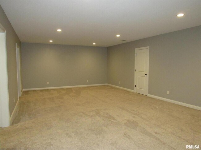 Building Photo - 1659 Celtic