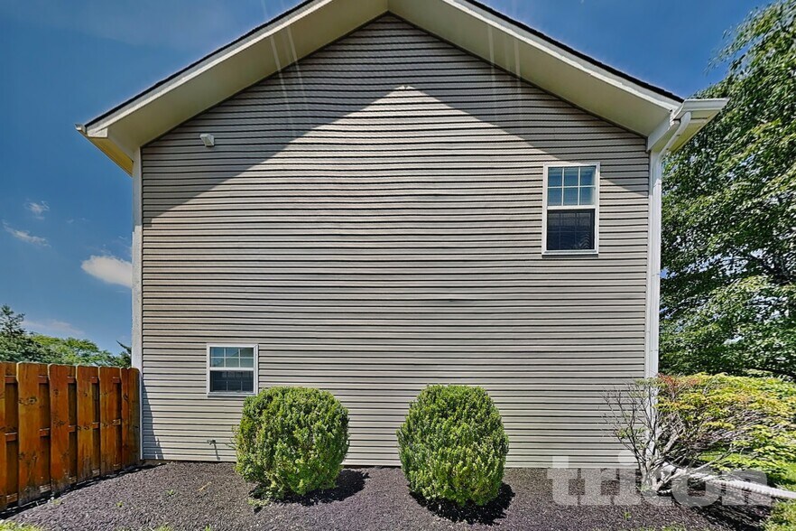 Building Photo - 176 Heartwood Hill