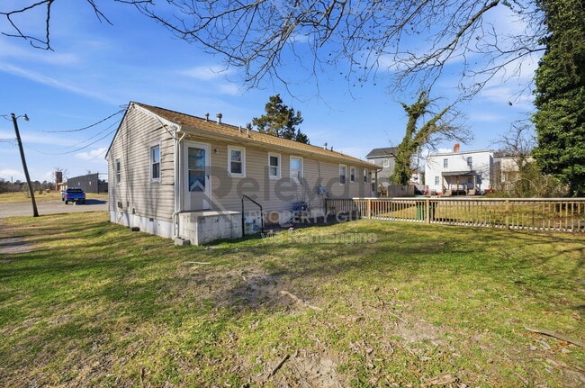 Building Photo - 319 Britton St