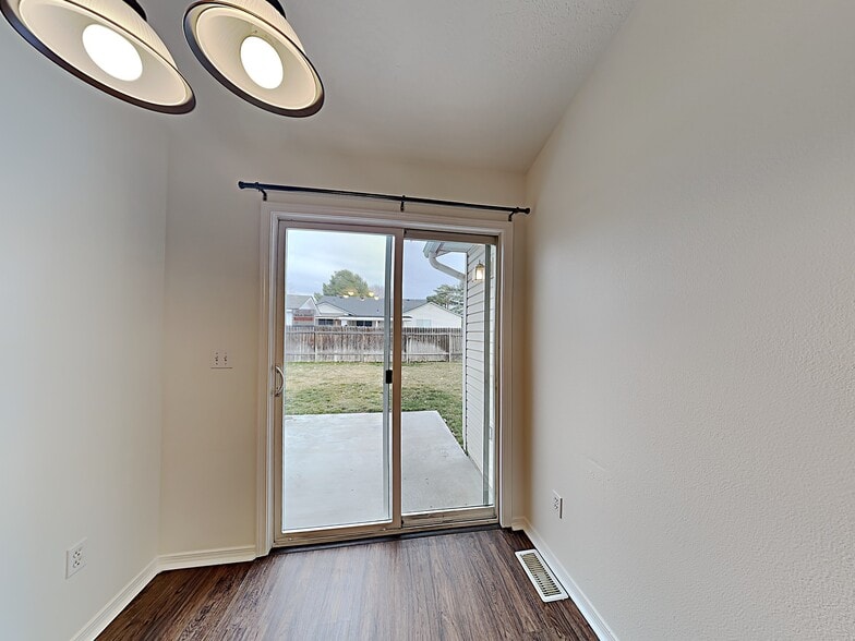 Building Photo - 802 NW 9th Pl