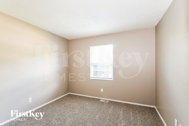Building Photo - 2030 E Humes Ln