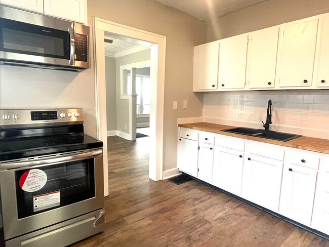 Building Photo - 3942-44 Cornelius Avenue