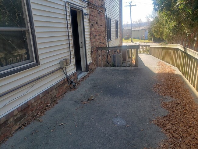 Building Photo - RENT REDUCED - 2 Bedroom (with bonus craft room/ office) Condominium in Coralville.