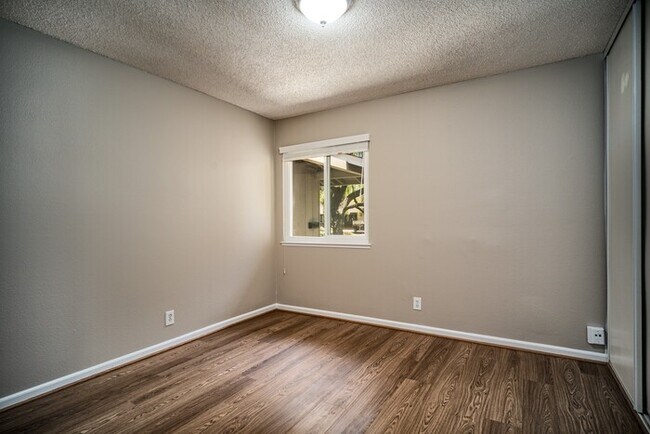 Building Photo - AVAILABLE NOW - 3Bed/2Bath Home for rent i...