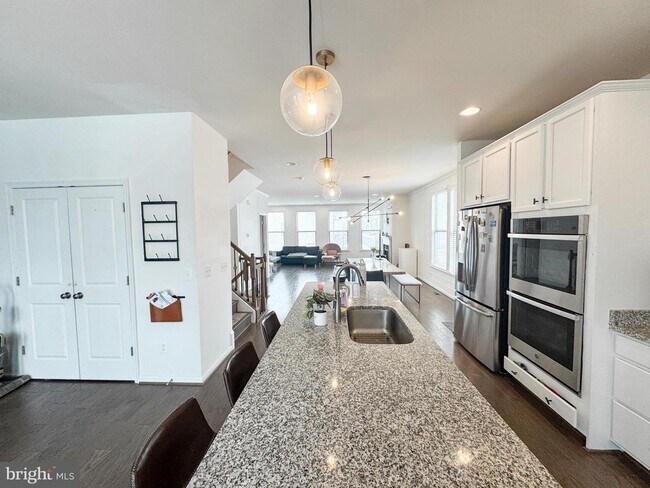 Building Photo - 42462 Dogwood Glen Square