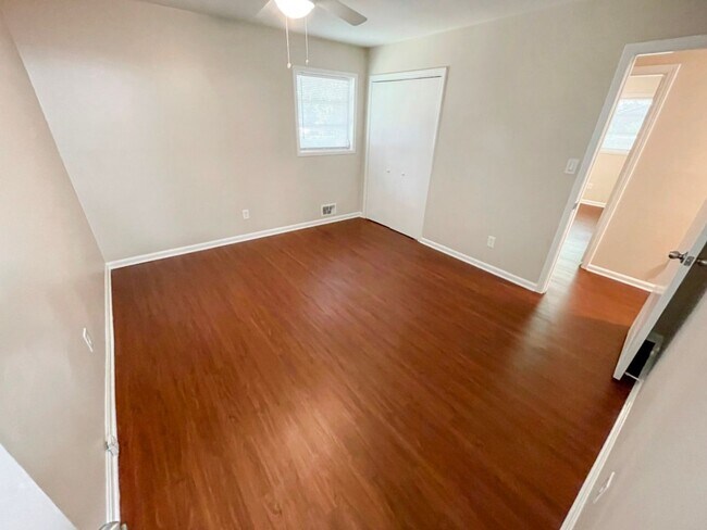 Building Photo - Renovated 3BR Ranch w/Basement