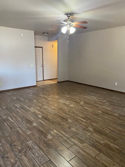 Building Photo - 113 N Shannon Way