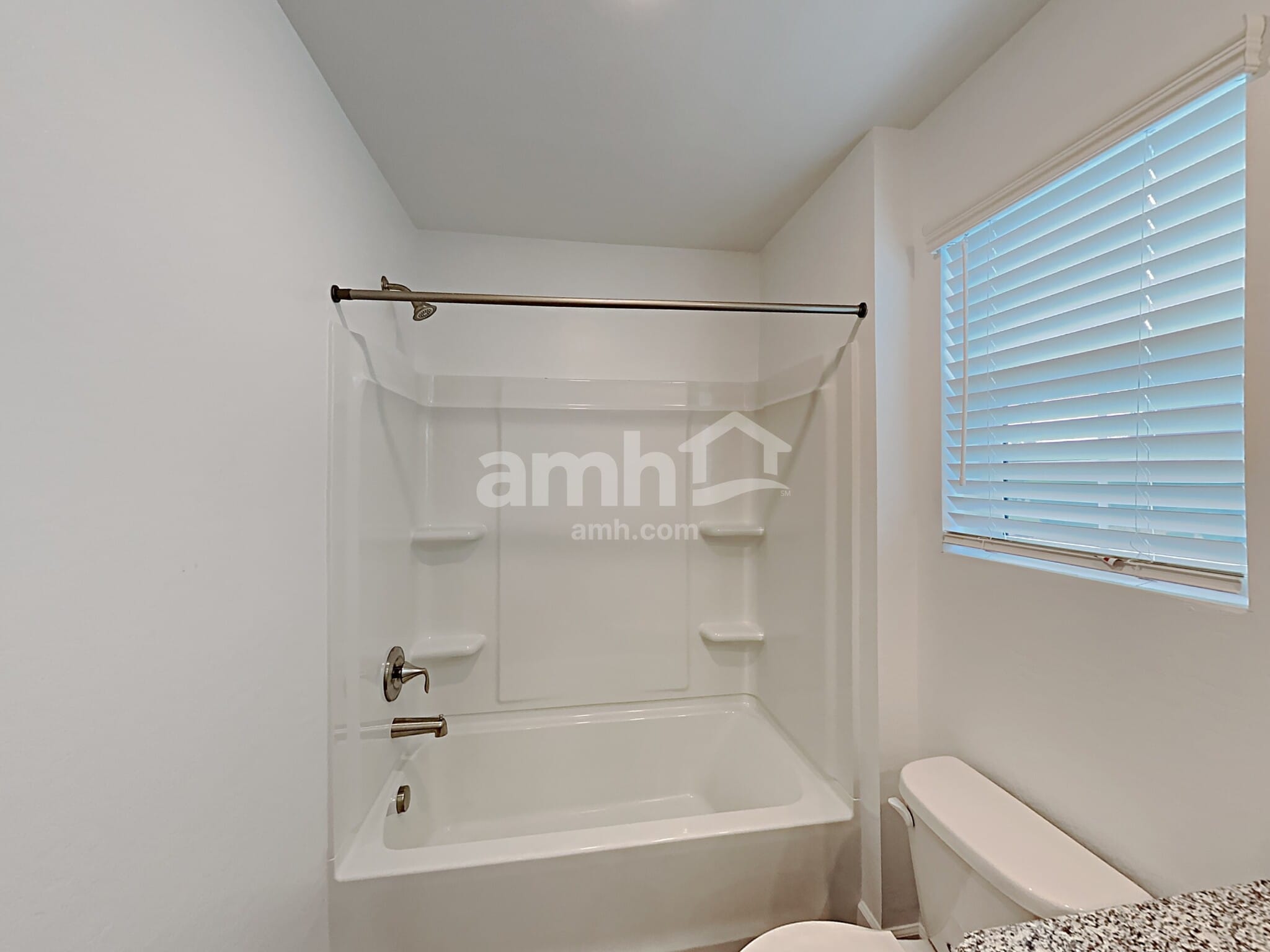 Building Photo - 622 W Harbor Dr