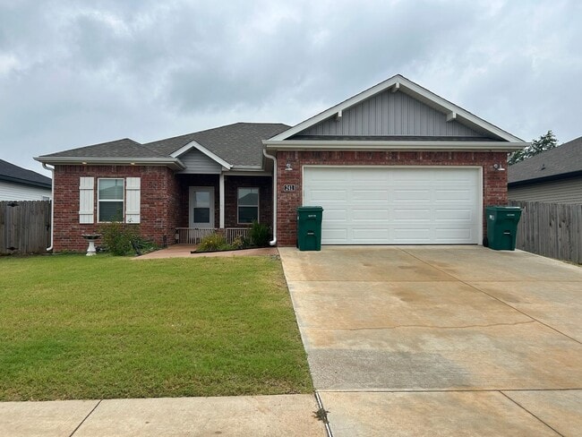 Primary Photo - Ready Now! 3 bedroom 2 bath home