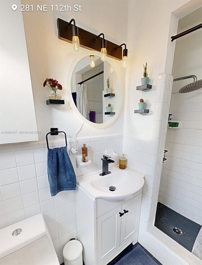 Building Photo - Northeast 112th Street, Miami, FL 33161 - 3 BR 2 BA single-family home