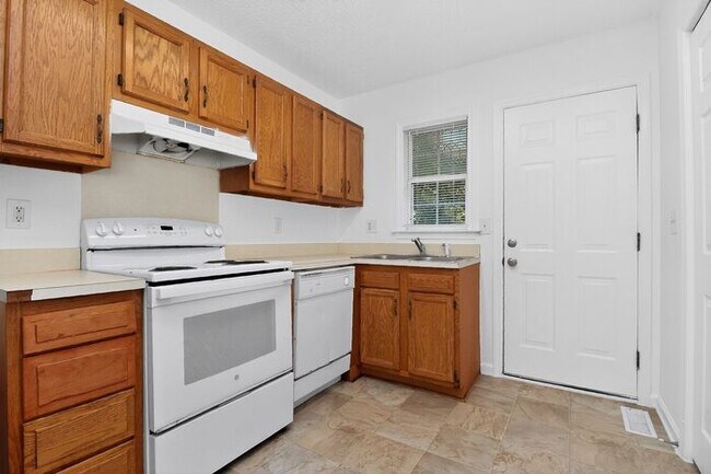 Building Photo - Well-Maintained 2BD/1BA Duplex in Concord, NC!