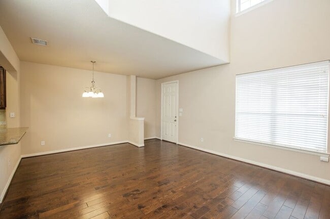 Building Photo - 528 S Greenville Ave