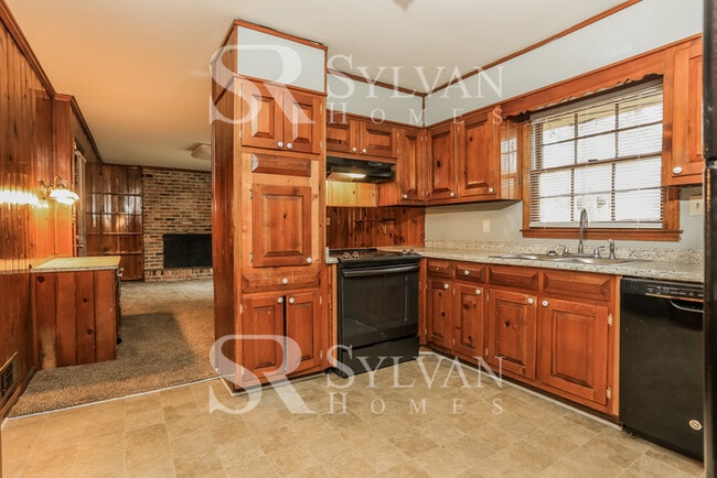Building Photo - Lease today! No extra charge for contentme...
