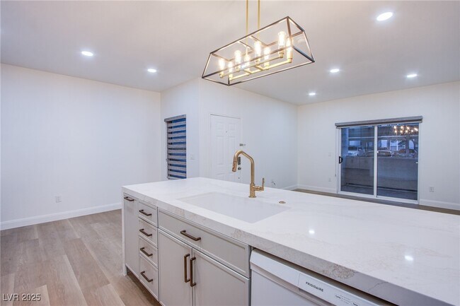 Building Photo - 7255 W Sunset Rd