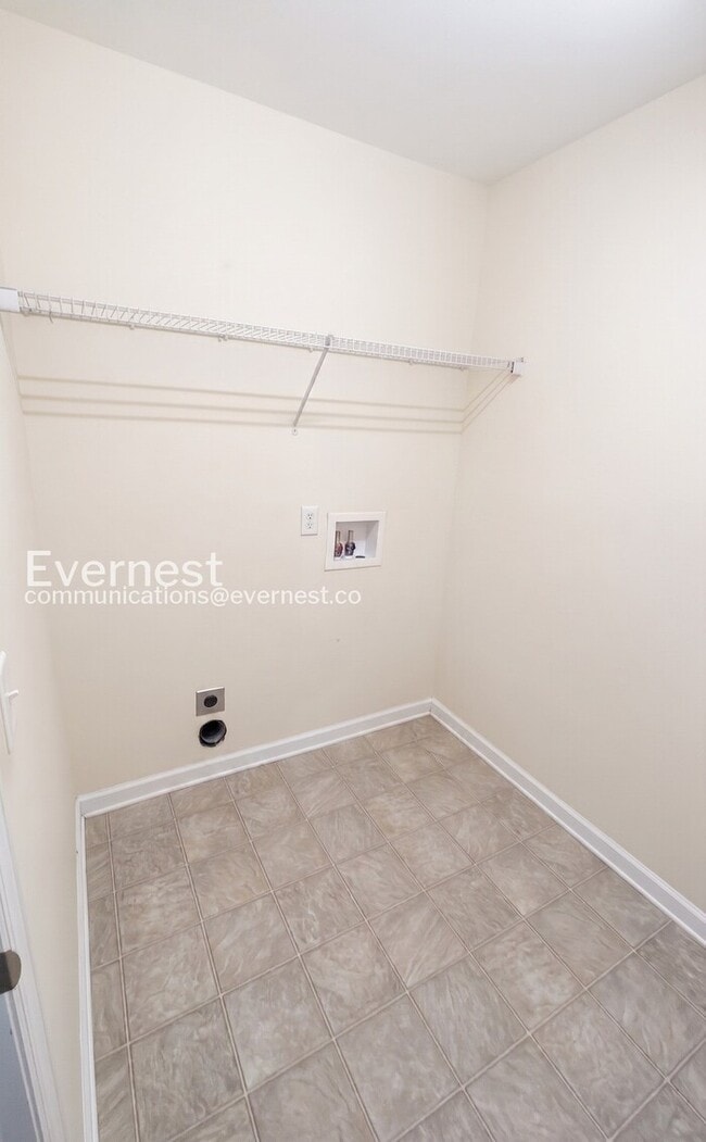 Building Photo - Charming Home with Spacious Garage & Modern Amenities / 3 beds 2 baths / Garage attached / Availa...