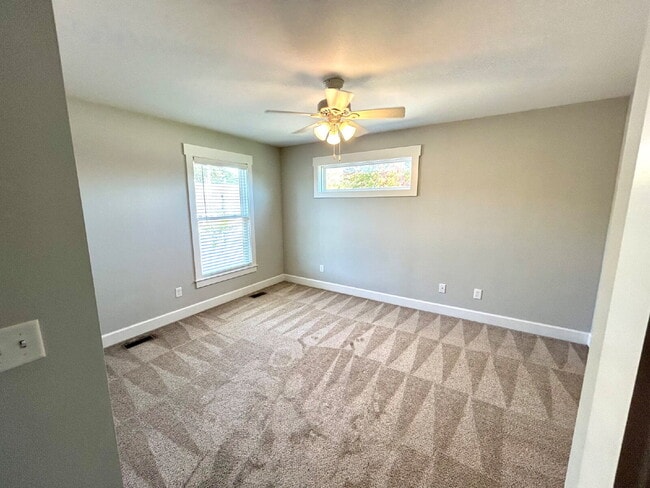 Building Photo - Modern 3-Bedroom 3-Story Apartment with a ...